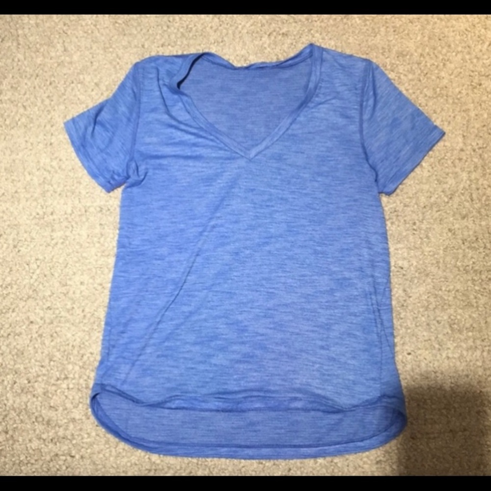 Lululemon blue V-neck lightweight T-shirt size 8 (Medium) - excellent condition